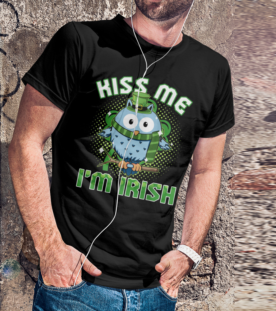 St. Patricks Day Kiss Me I'm Irish Owl With Green Hat And Scarf T-Shirt