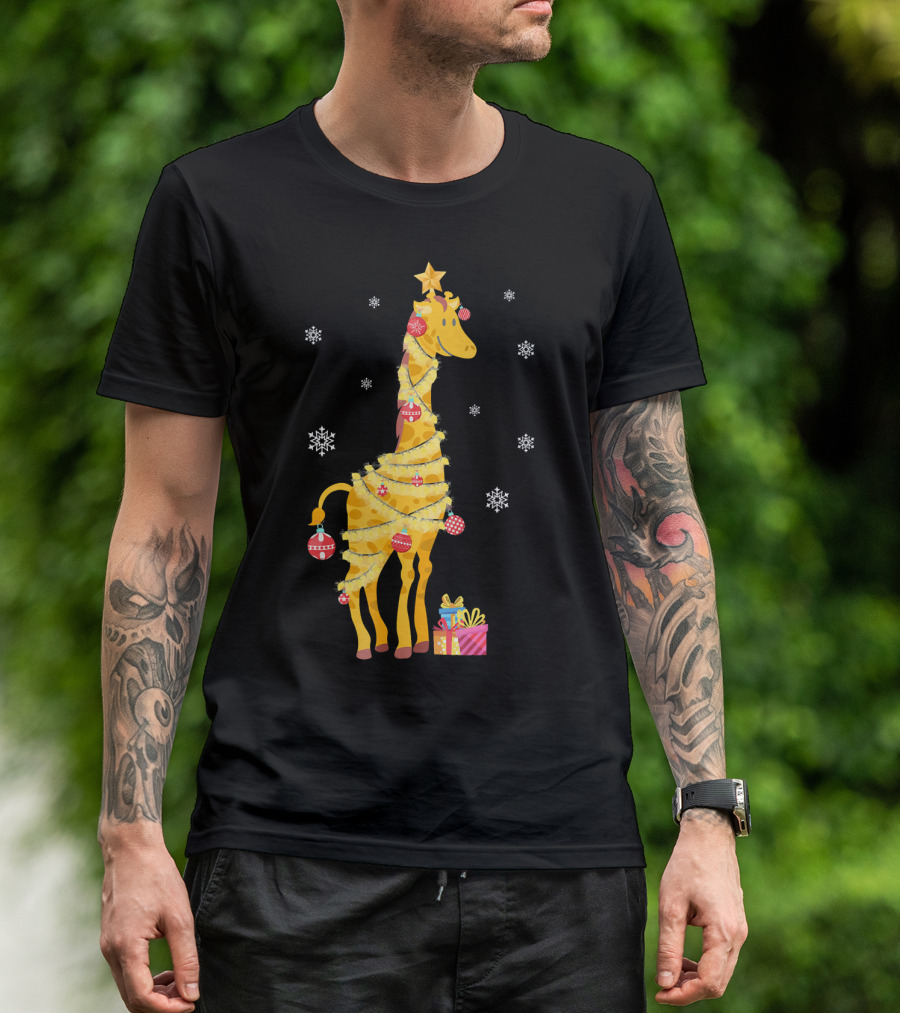 Xmas Giraffe Wrapped In Holiday Lights With Star And Gift Boxes T-Shirt