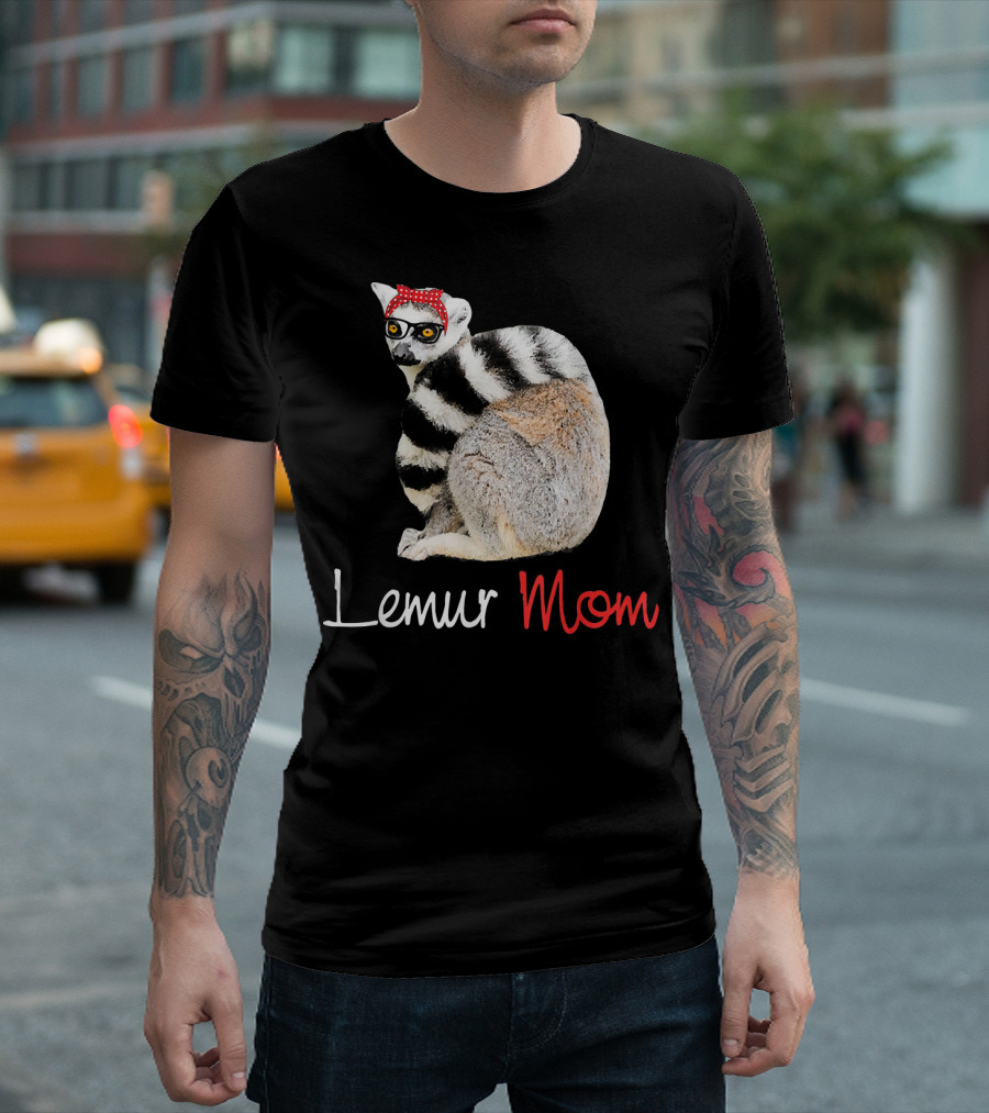 Lemur Mom Funny Red Bandana Mothers T-Shirt