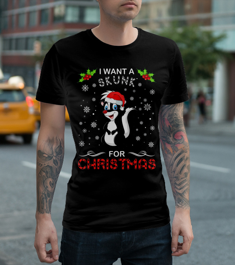 I Want A Skunk For Christmas Santa Hat Snowflakes Berries T-Shirt