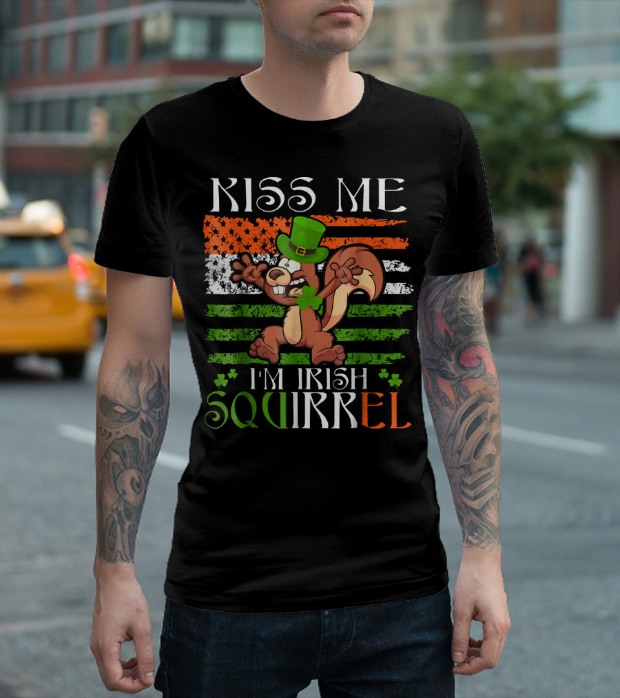 Kiss Me I'm Irish Squirrel St Patrick's Day Irish Flag Background T-Shirt