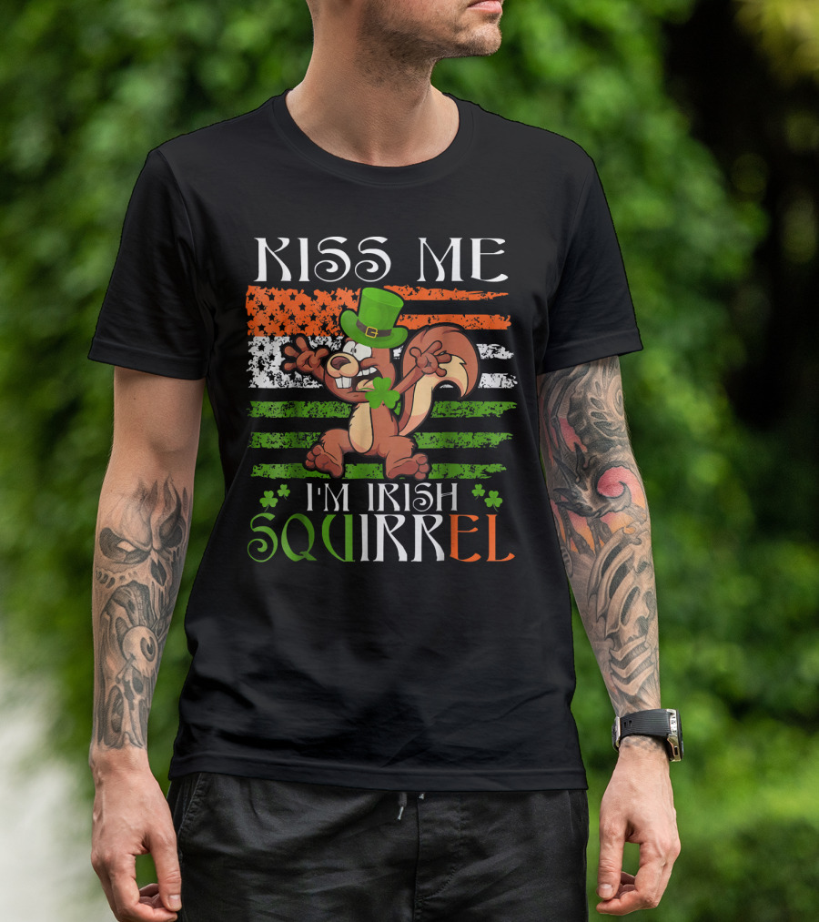 Kiss Me I'm Irish Squirrel St Patrick's Day Irish Flag Background T-Shirt