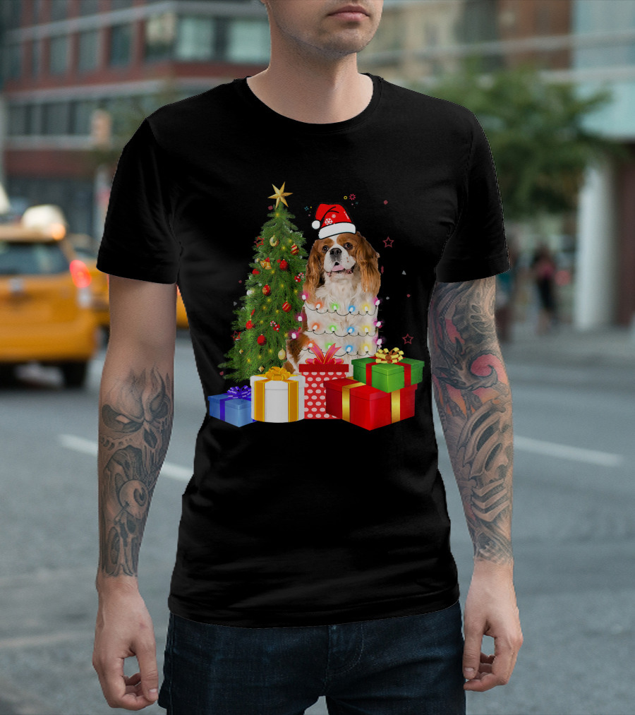 Cavalier King Charles Spaniel In Santa Hat With Christmas Tree And Gifts T-Shirt