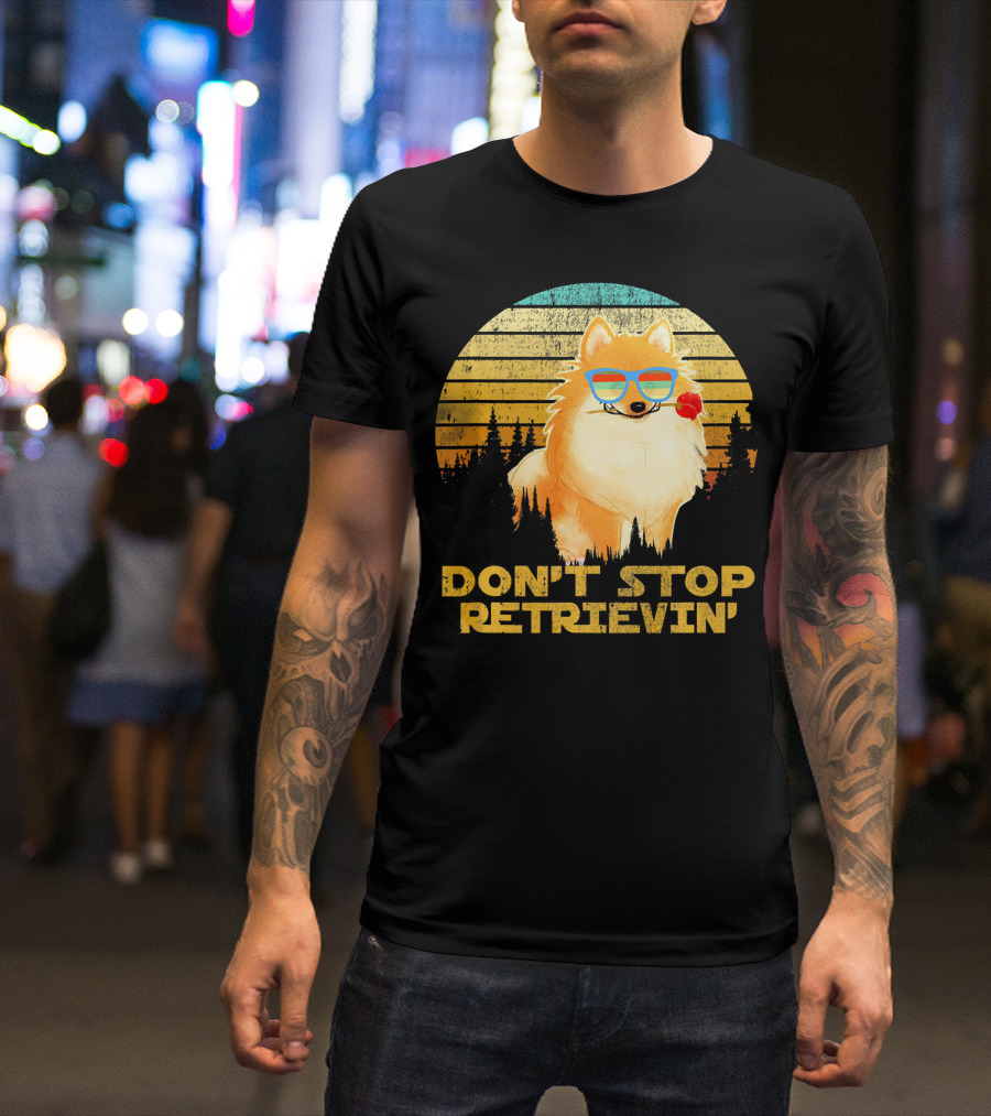 DON'T STOP RETRIEVIN' Vintage Funny Pomeranian With Sunglasses And Flower Retro Sunset T-Shirt