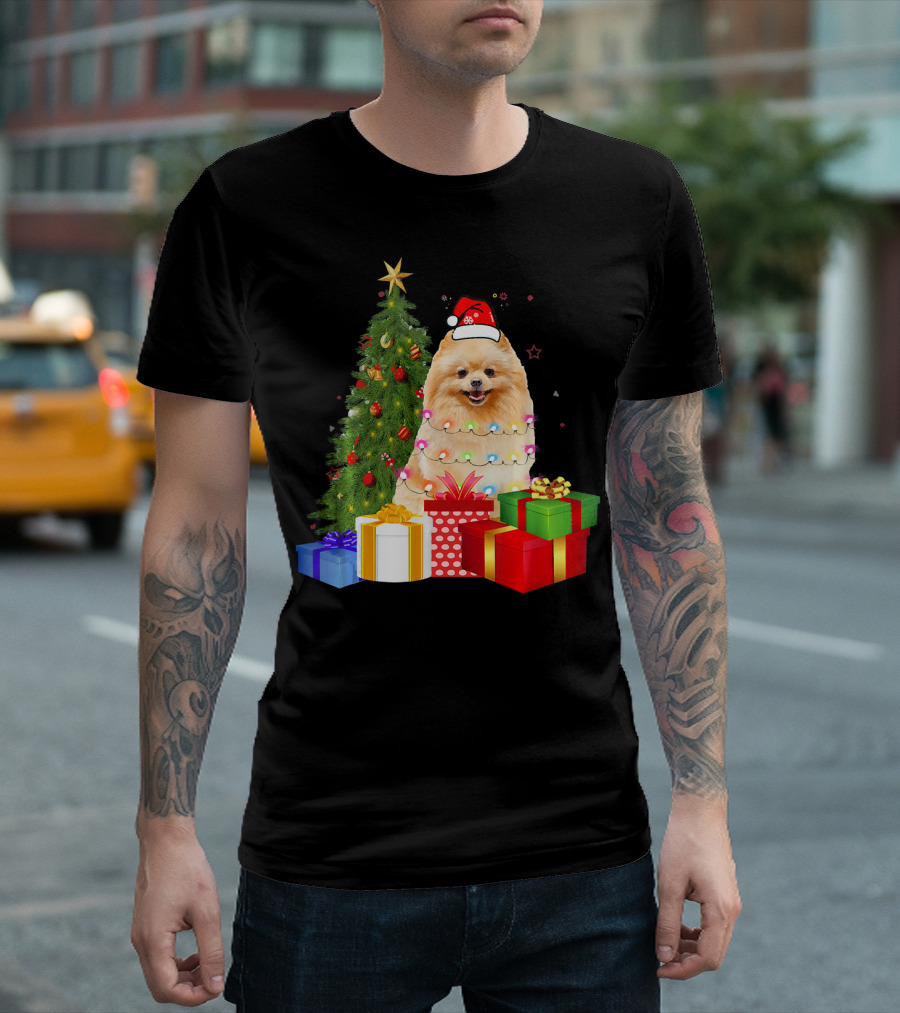 Pomeranian Santa with Christmas Tree and Presents T-Shirt