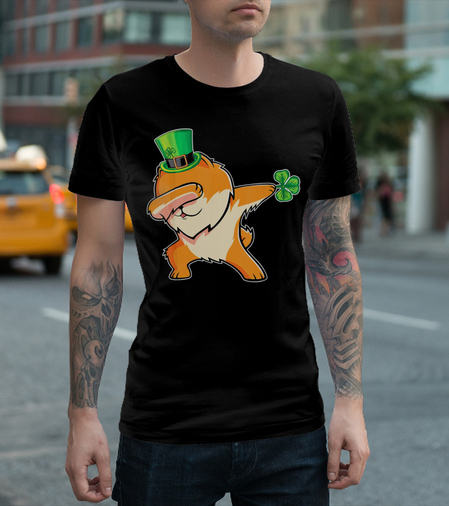 Funny Pomeranian Dabbing Dance with Shamrock and Leprechaun Hat T-Shirt