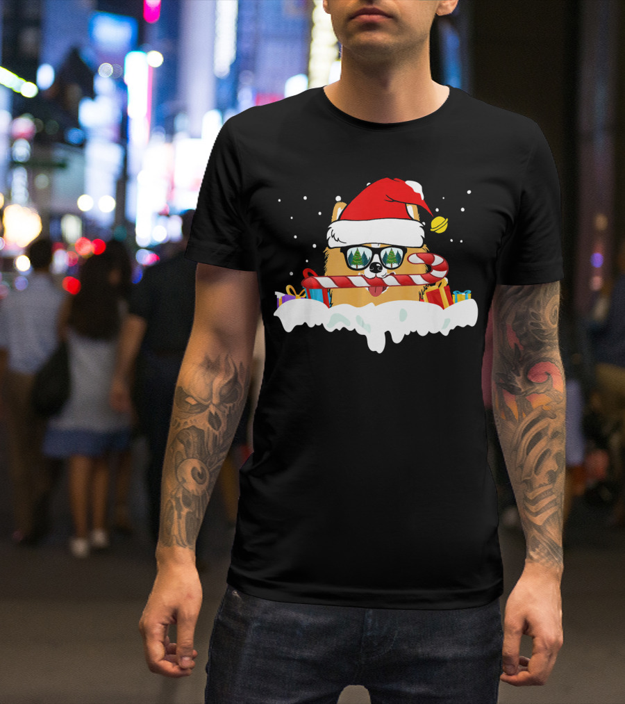 Pomeranian Santa With Candy Cane And Christmas Gifts Snow Scene T-Shirt