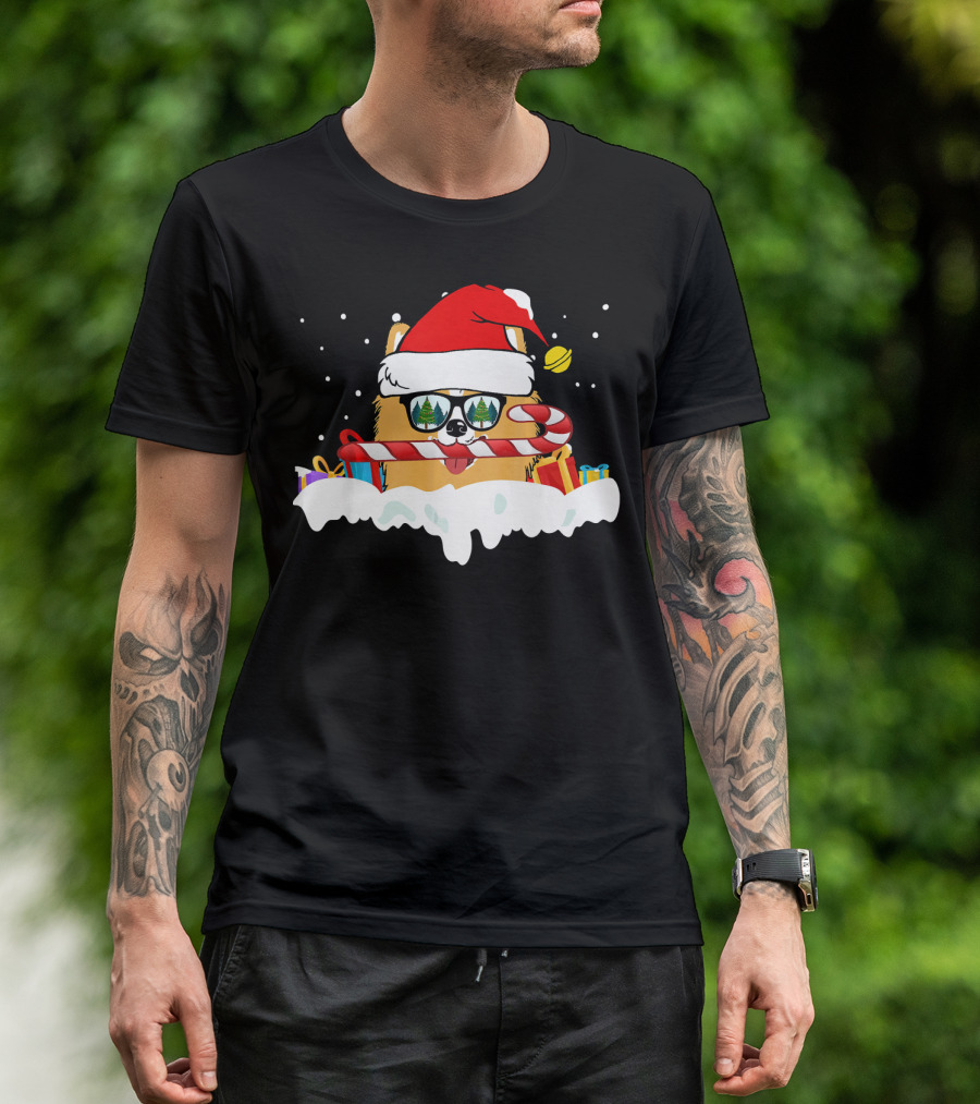 Pomeranian Santa With Candy Cane And Christmas Gifts Snow Scene T-Shirt