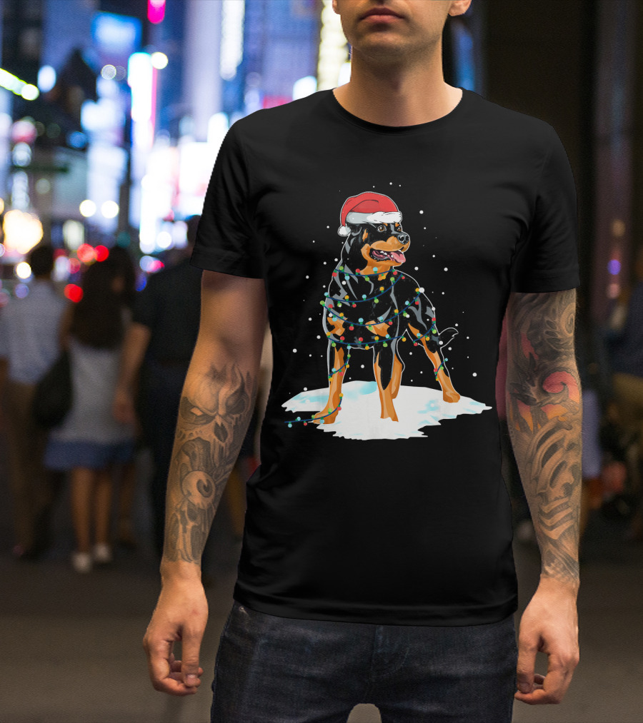 Rottweiler Santa Wrapped In Christmas Lights On Snow T-Shirt