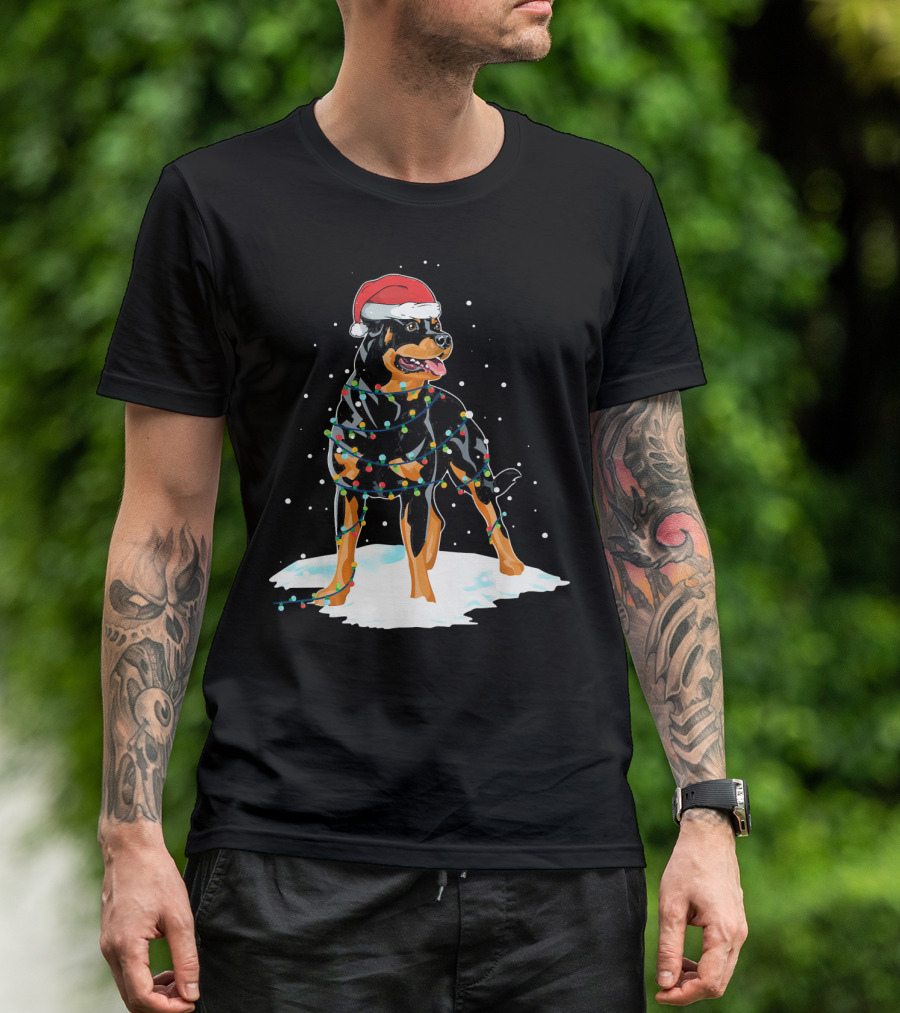 Rottweiler Santa Wrapped In Christmas Lights On Snow T-Shirt