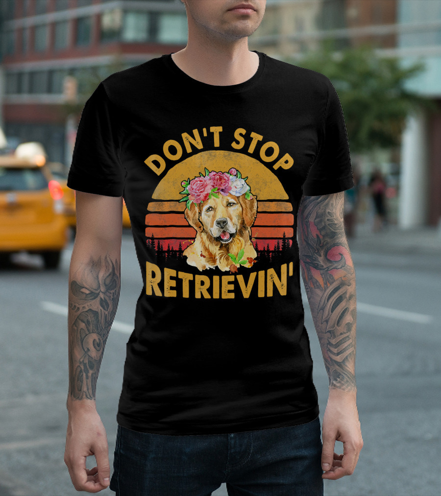 DON'T STOP RETRIEVIN' Golden Retriever With Flower Crown Retro Sunset T-Shirt
