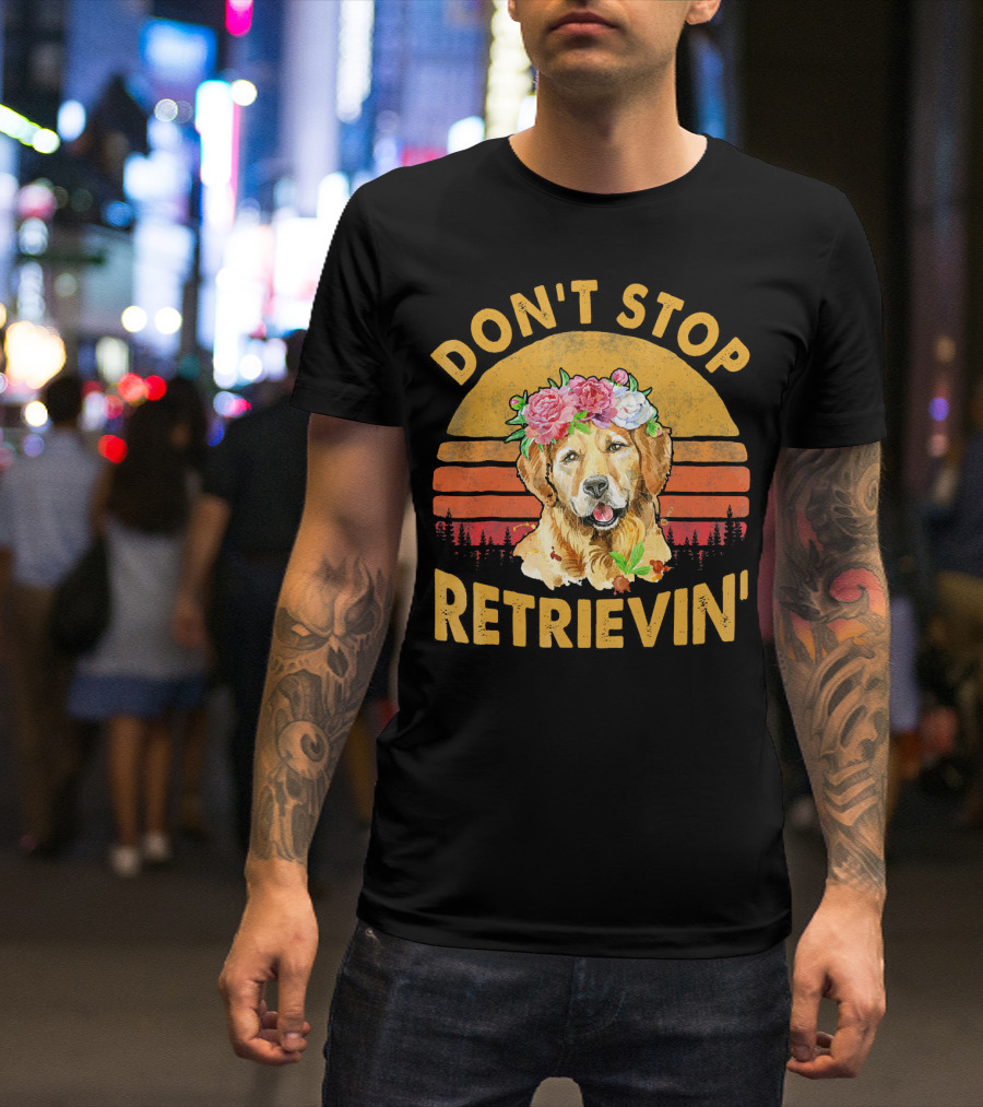 DON'T STOP RETRIEVIN' Golden Retriever With Flower Crown Retro Sunset T-Shirt