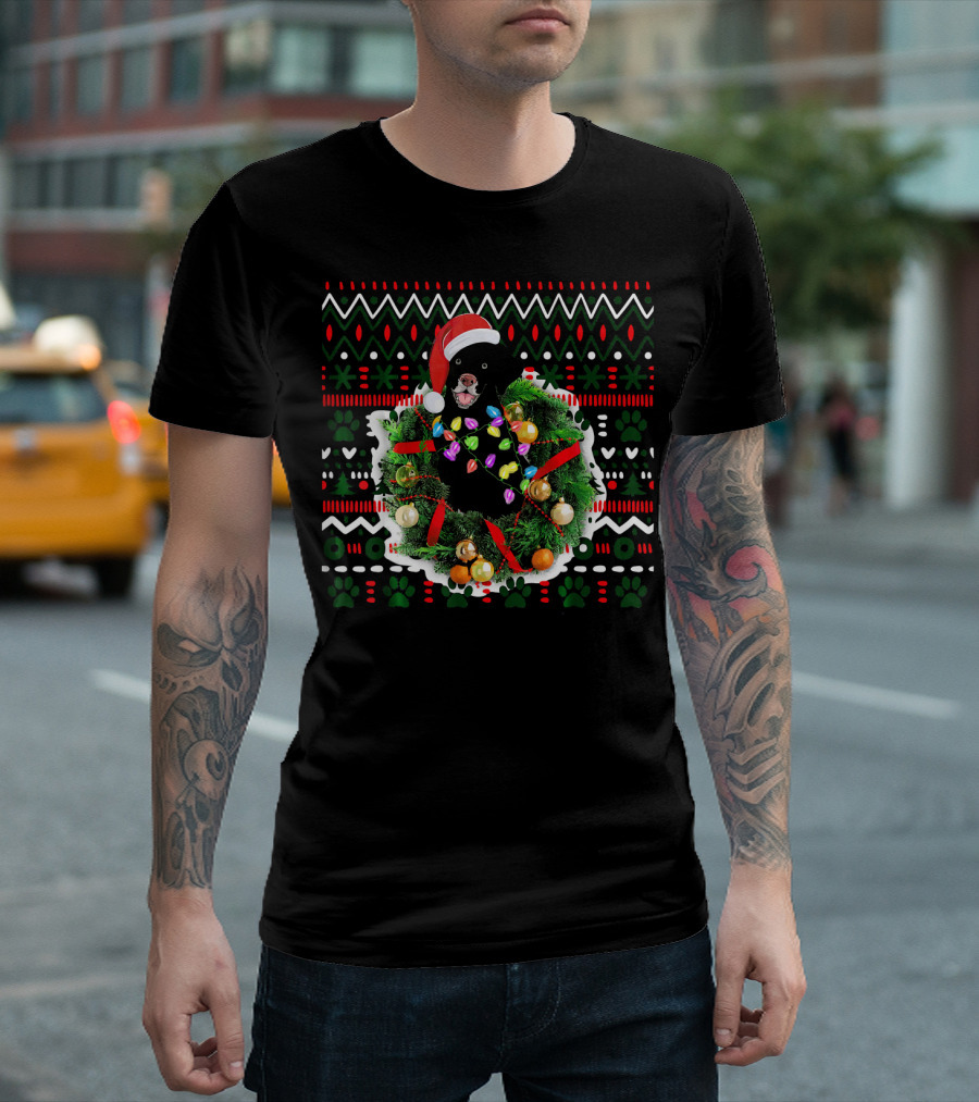 Black Labrador Retriever Santa Hat Christmas Wreath T-Shirt