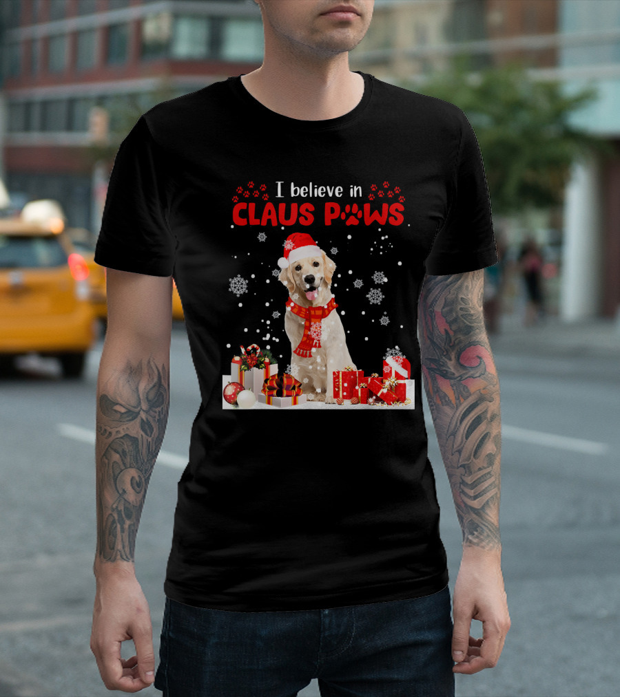I Believe in Claus Paws Golden Retriever Christmas Snowflakes and Presents T-Shirt