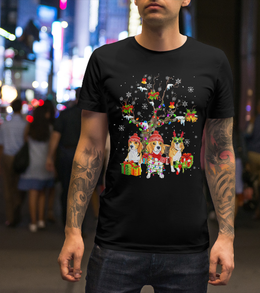 Beagle Dogs In Winter Hats With Christmas Tree And Presents T-Shirt