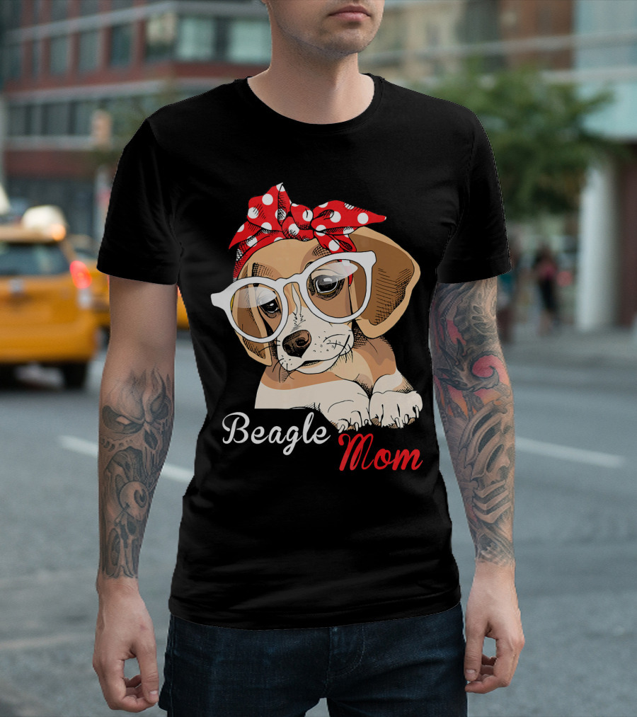 Beagle Mom for Beagle Dogs Lovers Cute Puppy with Glasses and Red Polka Dot Bandana T-Shirt