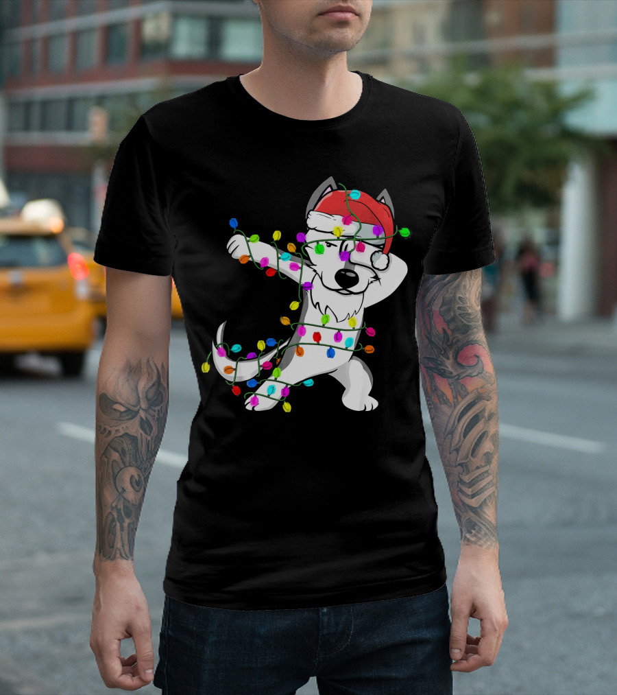 Dabbing Husky in Santa Hat with Christmas Fairy Lights T-Shirt
