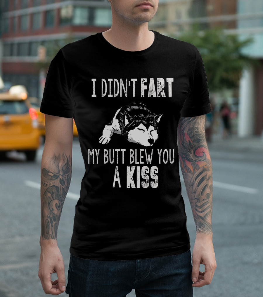 I Didn’t Fart My Butt Blew You a Kiss Funny Distressed Siberian Husky Dog T-Shirt