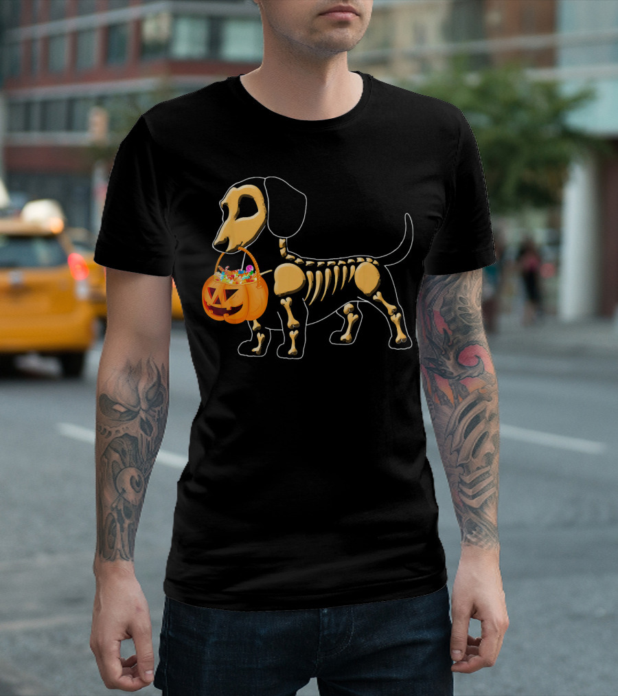 Happy Halloween Funny Skeleton Dachshund with Pumpkin Candy Basket T-Shirt