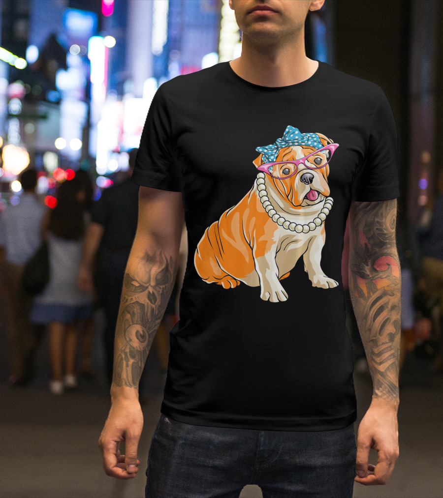 English Bulldog Mom Grandma Dog With Glasses And Pearl Necklace T-Shirt