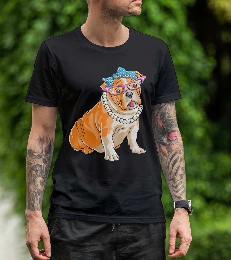 English Bulldog Mom Grandma Dog With Glasses And Pearl Necklace T-Shirt