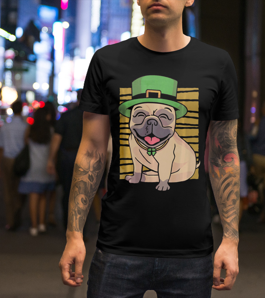 Funny St. Patrick's Day Pug In Green Leprechaun Hat With Shamrock Necklace T-Shirt