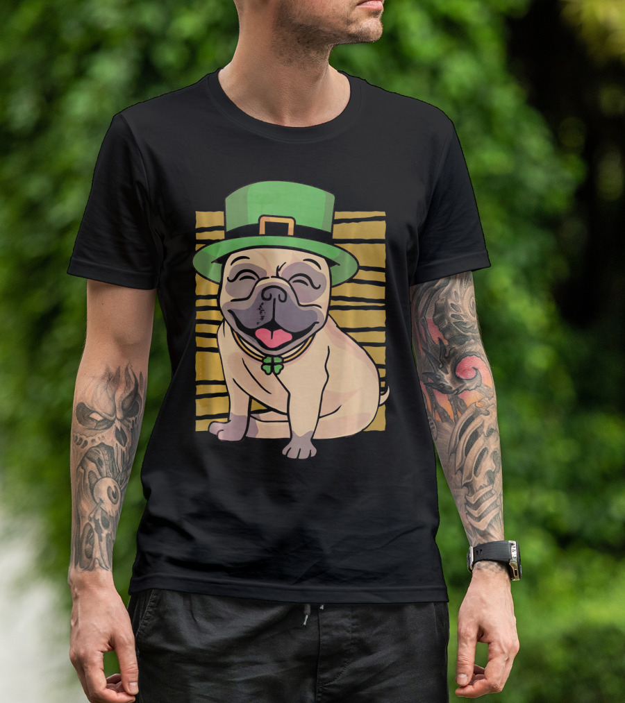 Funny St. Patrick's Day Pug In Green Leprechaun Hat With Shamrock Necklace T-Shirt