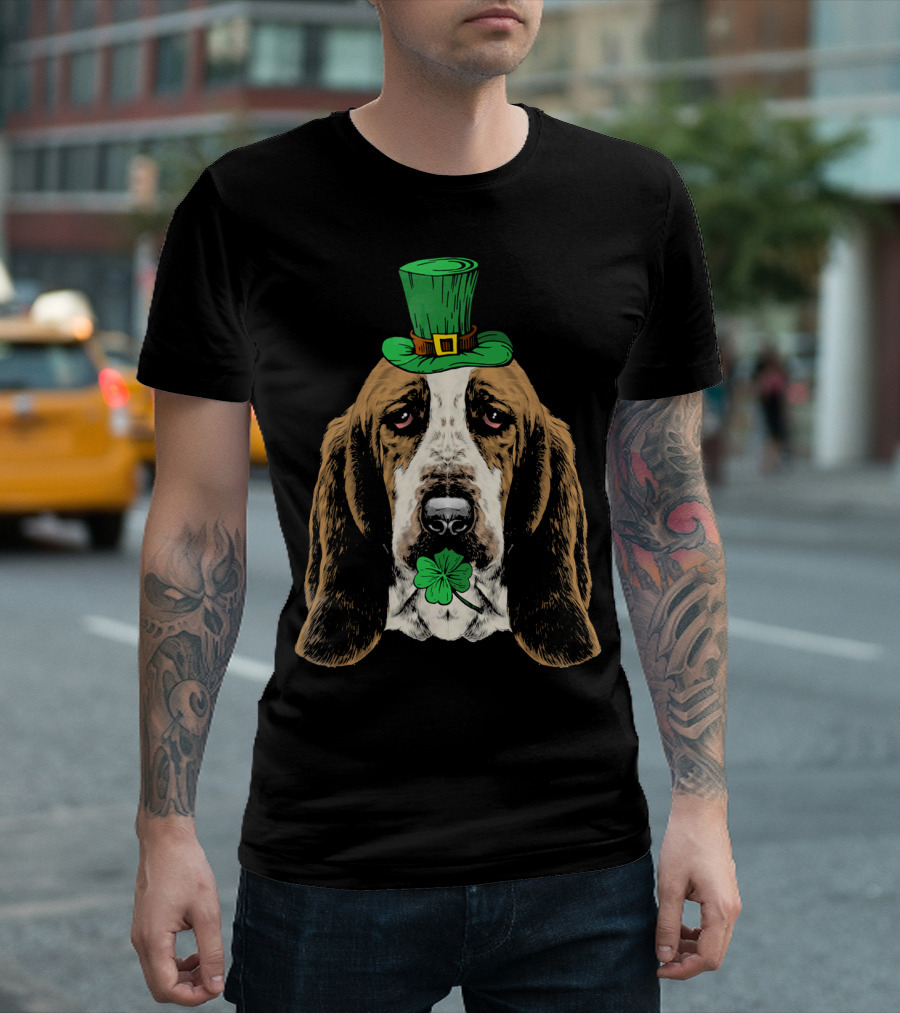Basset Hound Leprechaun Shamrock Hat With Shamrock Leaf T-Shirt