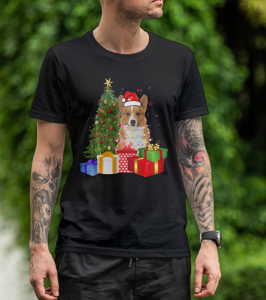 Santa Pembroke Welsh Corgi With Christmas Tree And Presents T-Shirt