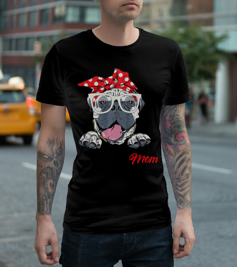 Best Bullmastiff Mom Dog With Red Polka Dot Bandana And Glasses T-Shirt