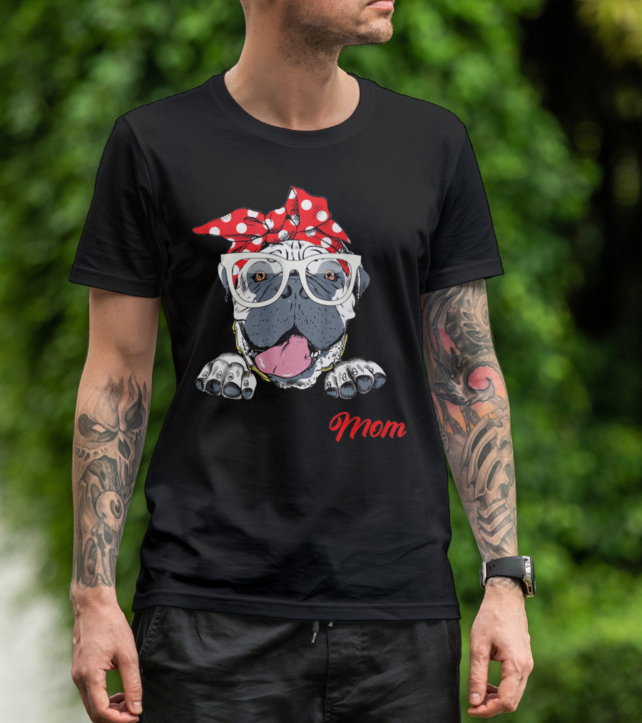 Best Bullmastiff Mom Dog With Red Polka Dot Bandana And Glasses T-Shirt