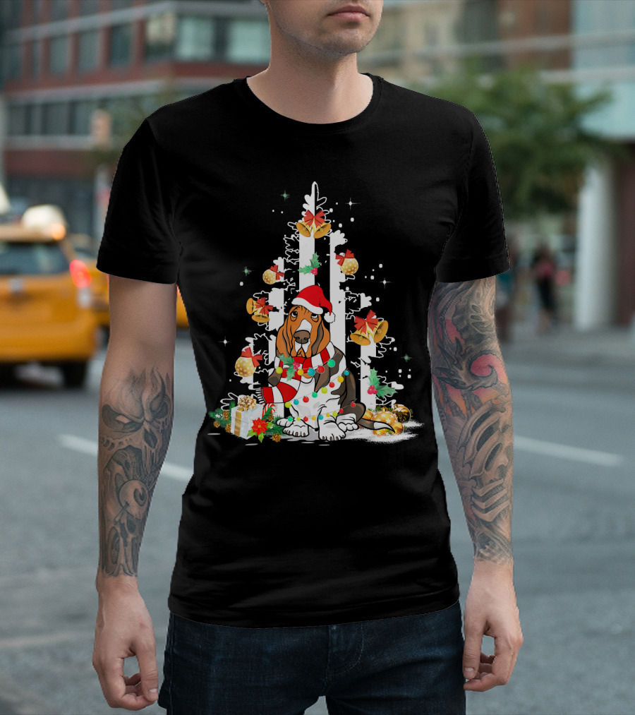 Basset Hound Santa Hat with Christmas Tree and Gifts USA Fla T-Shirt