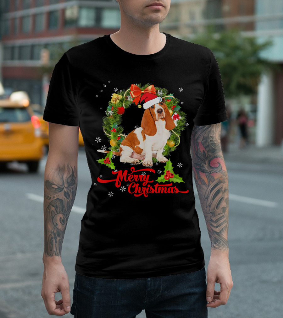Funny Basset Hound Merry Christmas Santa Hat Wreath Bow Gift T-Shirt
