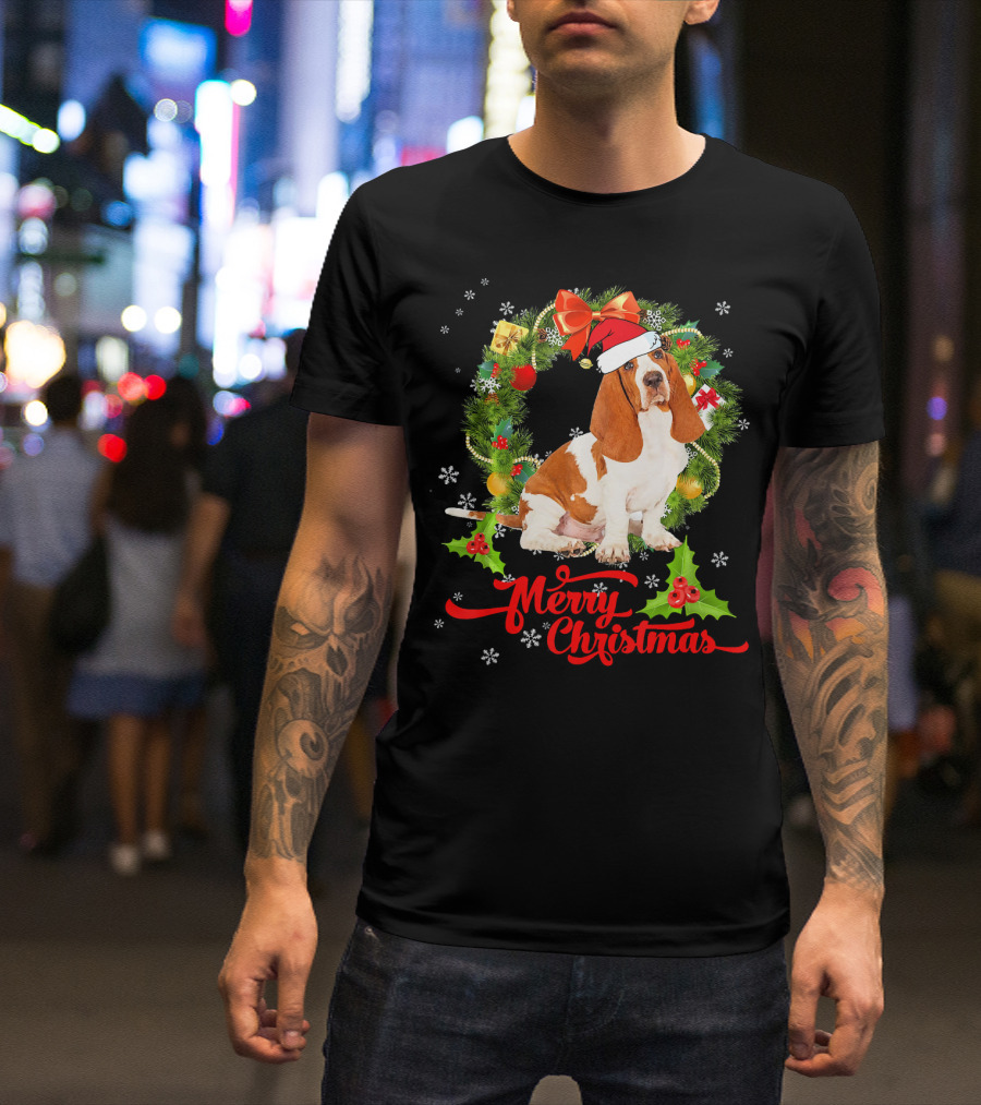 Funny Basset Hound Merry Christmas Santa Hat Wreath Bow Gift T-Shirt