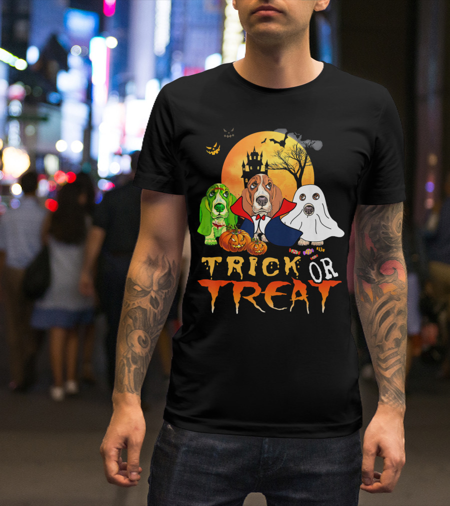 Halloween Basset Hound Trick Or Treat Vampire Ghost Pumpkins Haunted Castle Full Moon T-Shirt