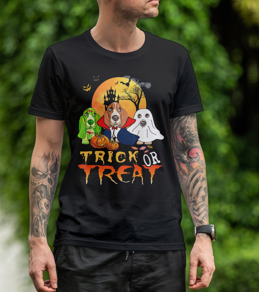 Halloween Basset Hound Trick Or Treat Vampire Ghost Pumpkins Haunted Castle Full Moon T-Shirt