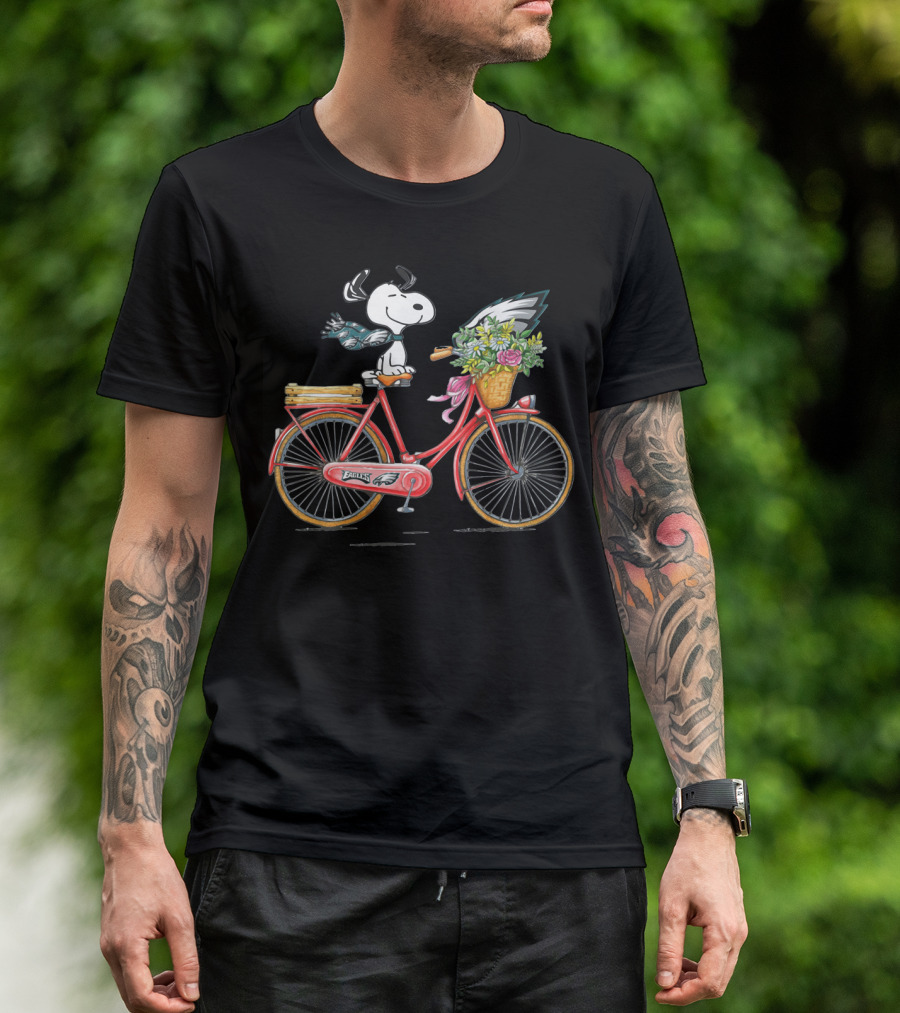 Philadelphia Eagles Snoopy Bicycle Ride With Flowers And Scarf T-Shirt