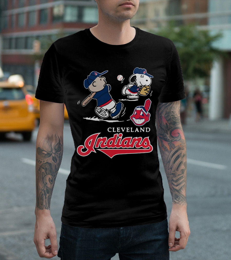 CHARLIE BROWN SNOOPY CLEVELAND INDIANS BASEBALL PEANUTS T-Shirt