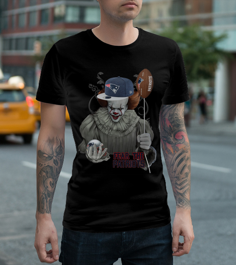 Pennywise Holding New England Patriots Football And Cap Fear The Patriots T-Shirt