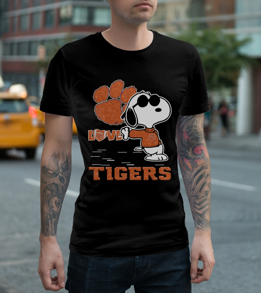 Snoopy Love Clemson Tigers Paw Prints T-Shirt