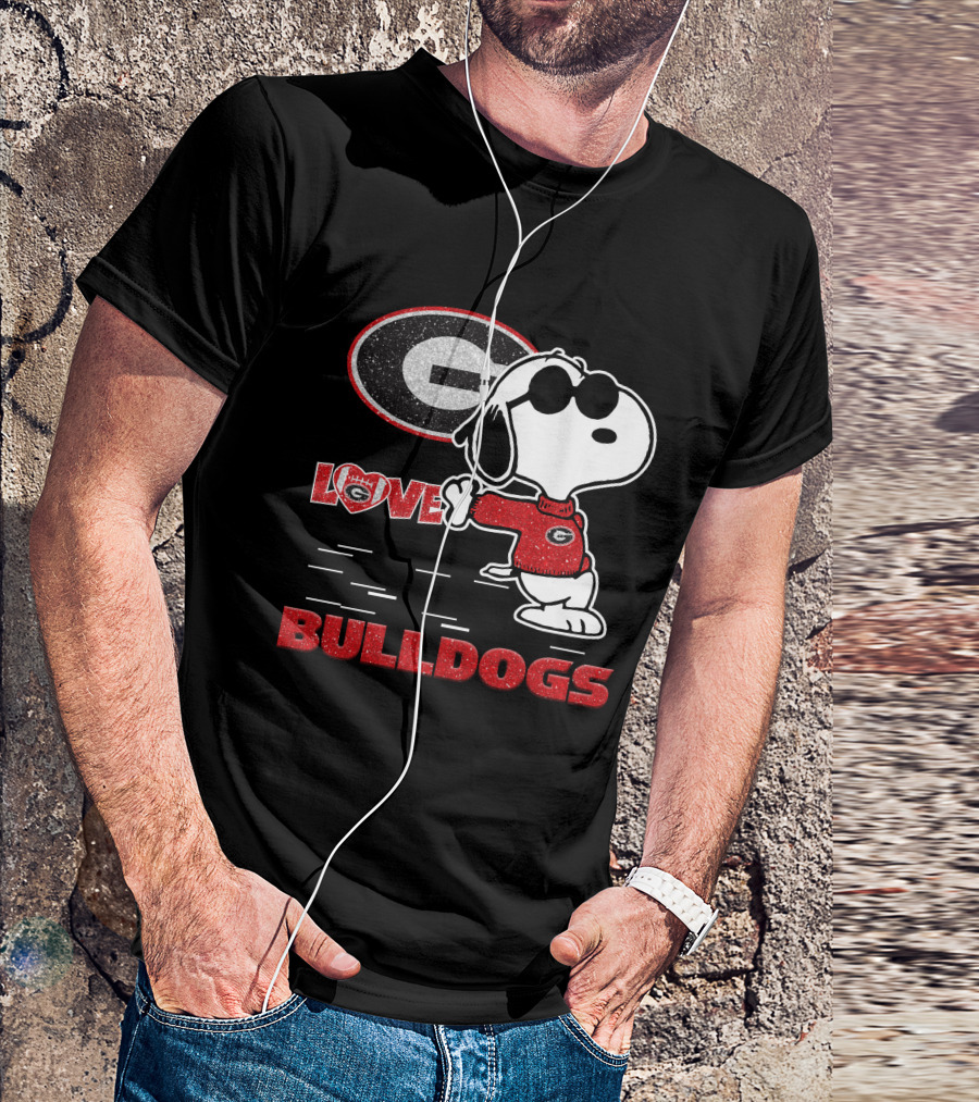 Snoopy Love Georgia Bulldogs Football T-Shirt