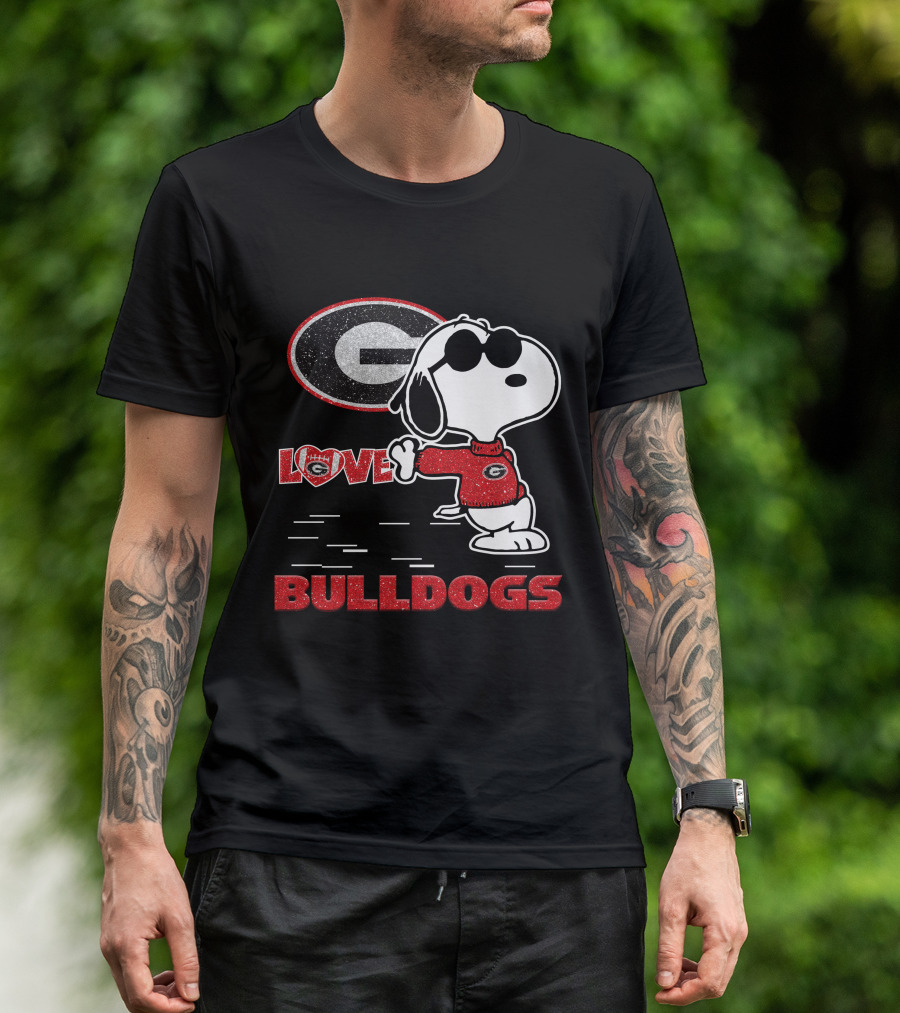 Snoopy Love Georgia Bulldogs Football T-Shirt