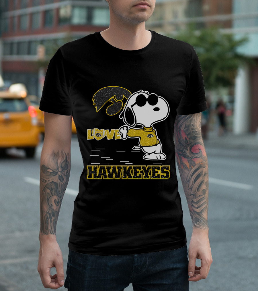 Snoopy Love Iowa Hawkeyes Football Fans Peanuts Ncaa T-Shirt
