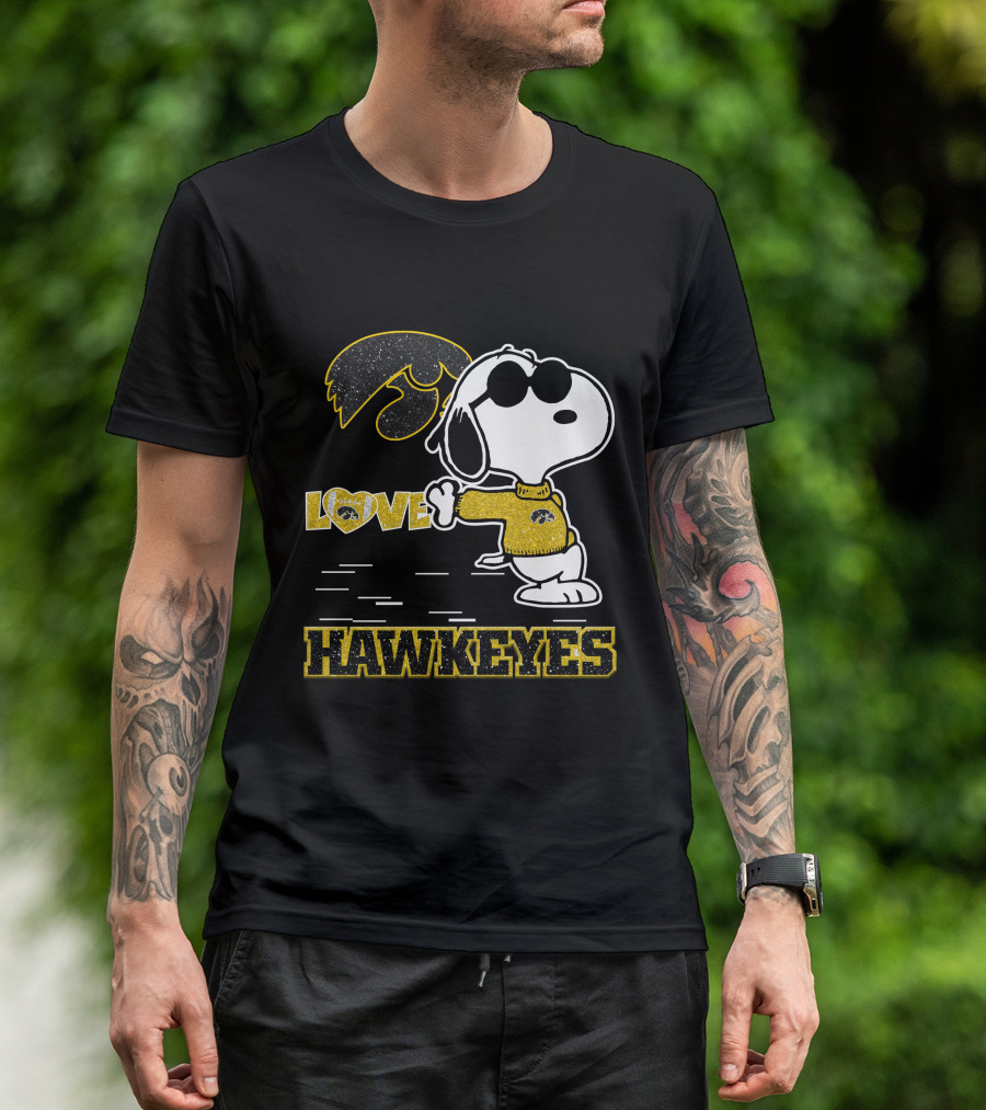 Snoopy Love Iowa Hawkeyes Football Fans Peanuts Ncaa T-Shirt