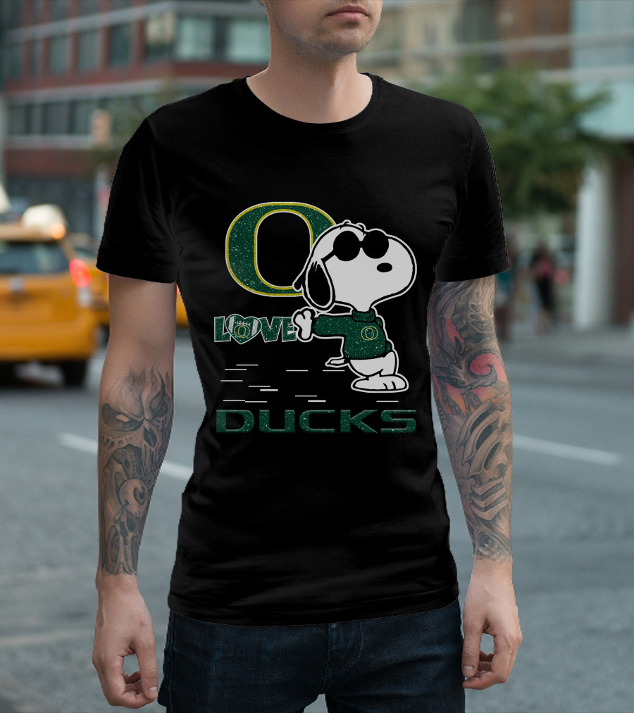 Snoopy Love Oregon Ducks Fan with Glitter Green O T-Shirt