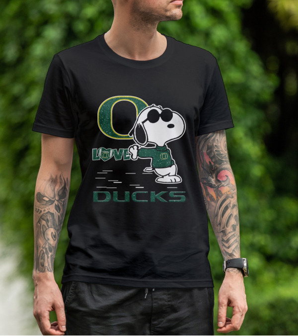Snoopy Love Oregon Ducks Fan With Glitter Green O T-Shirt