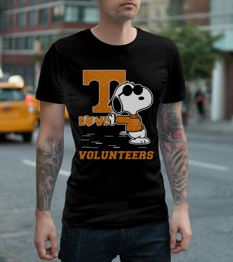 Snoopy T Love Volunteers Tennessee T-Shirt