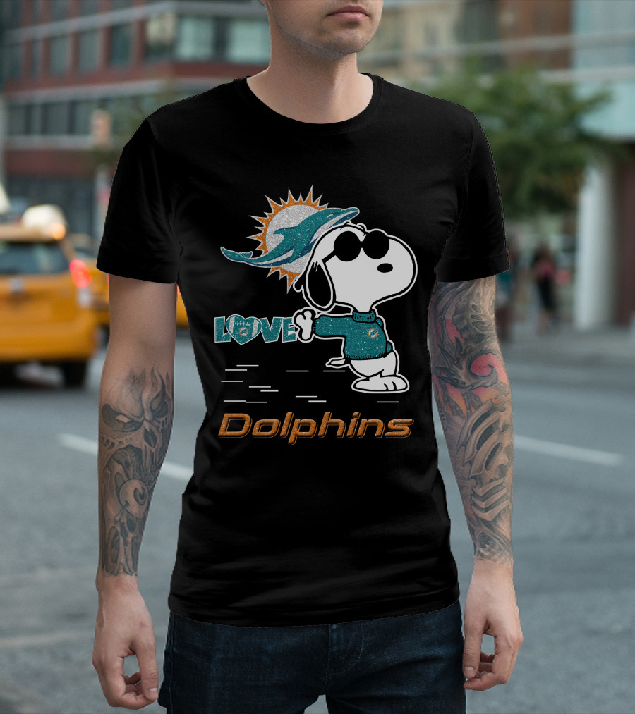 Snoopy Love Miami Dolphins Football Fan Graphics T-Shirt