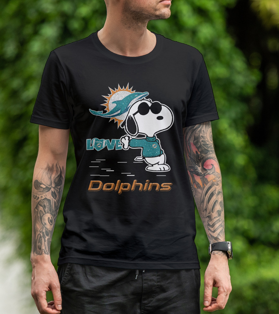 Snoopy Love Miami Dolphins Football Fan Graphics T-Shirt