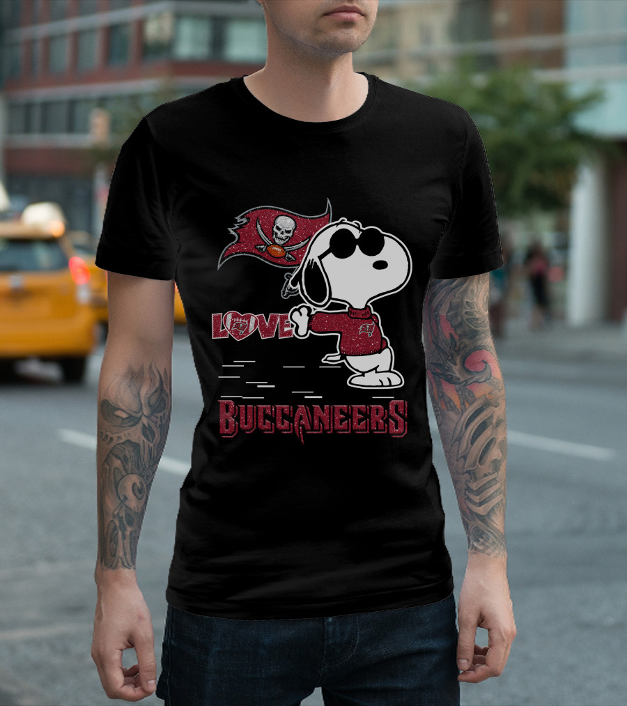 Snoopy Buccaneers Love Tampa Bay Football T-Shirt